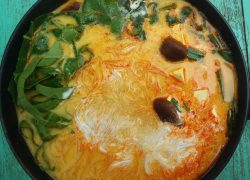 מרק קארי תאילנדי טבעוני חריף אש