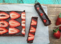 טארט שוקולד תותים טבעוני מושלם