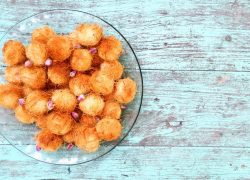 קטאיפי – כדורי קדאיף יוונים עם מוצרלה טבעונית בניחוח הל ומי ורדים