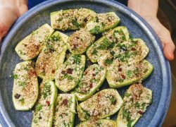 Kolokithakia Gemista – קישוא ממולא בורגול ורימונים של סוף קיץ