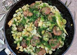 מחבת אביב של פול ירוק שקדים ירוקים וארטישוק