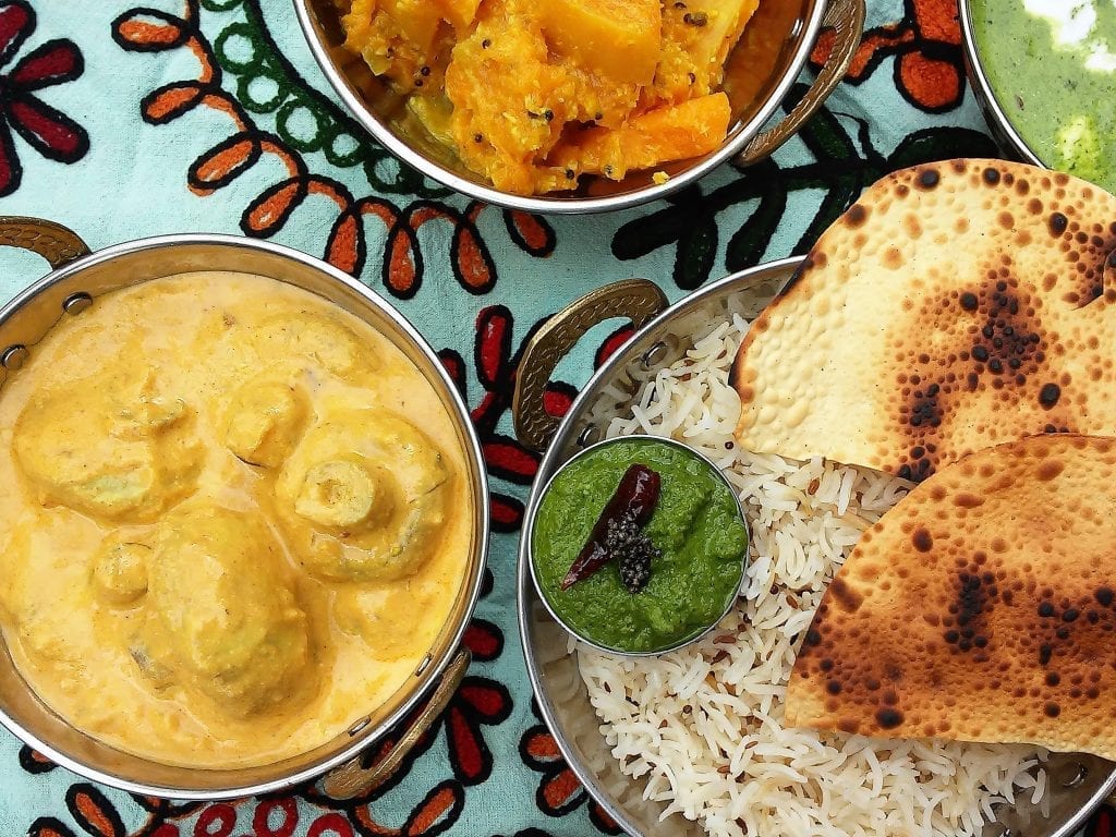 פטריות טיקה מסאלה פטריות צלויות בקארי הודי של עגבניות וקשיו