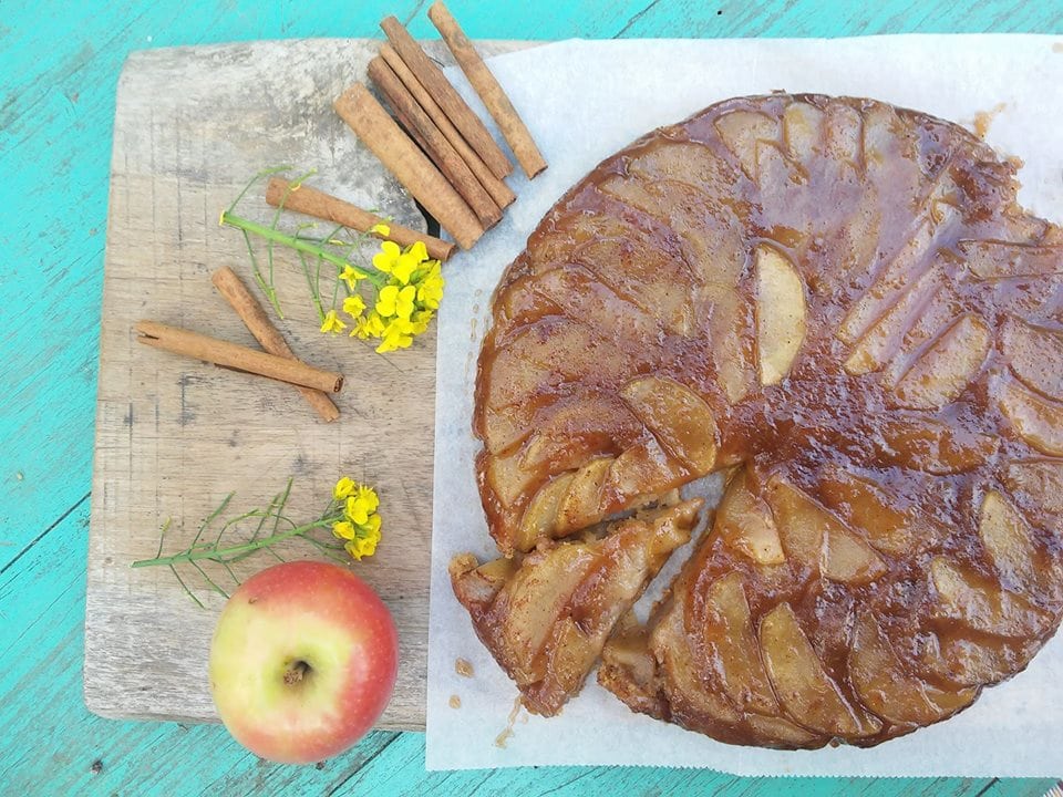 עוגת תפוחים הפוכה טבעונית