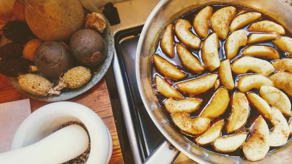 עוגת תפוחים הפוכה טבעונית