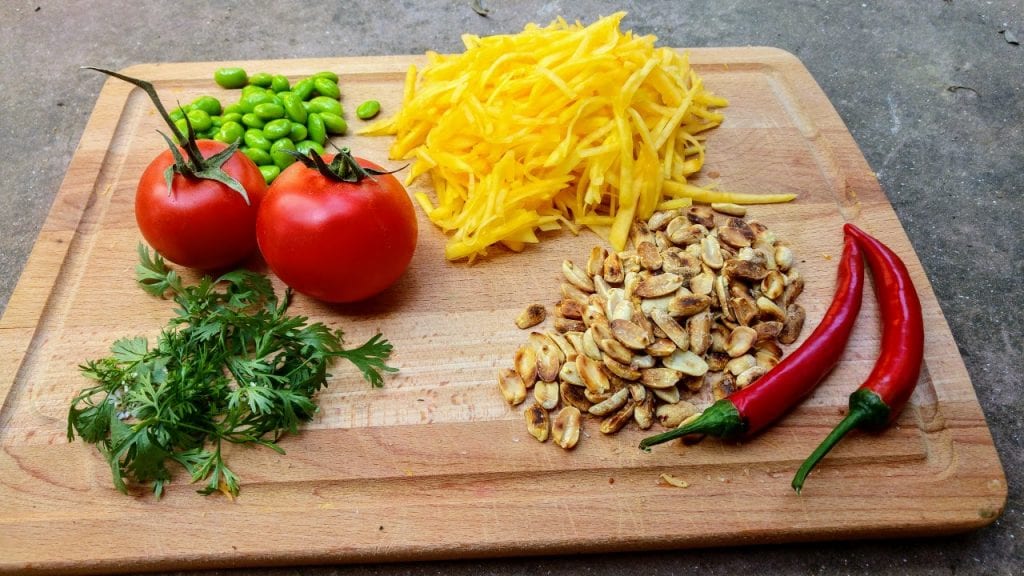 סלט פפאיה ירוקה תאילנדי טבעוני