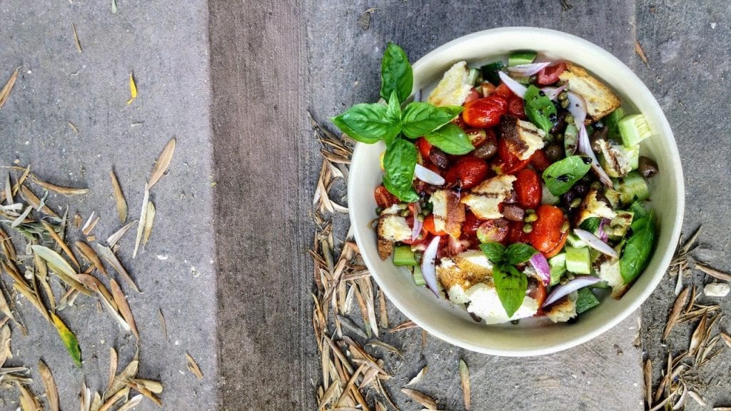 סלט פנצנלה מקומי טבעוני