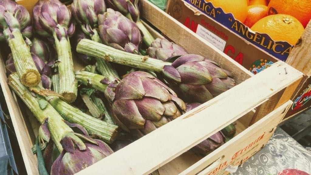 מחבת אביב של פול ירוק שקדים ירוקים וארטישוק