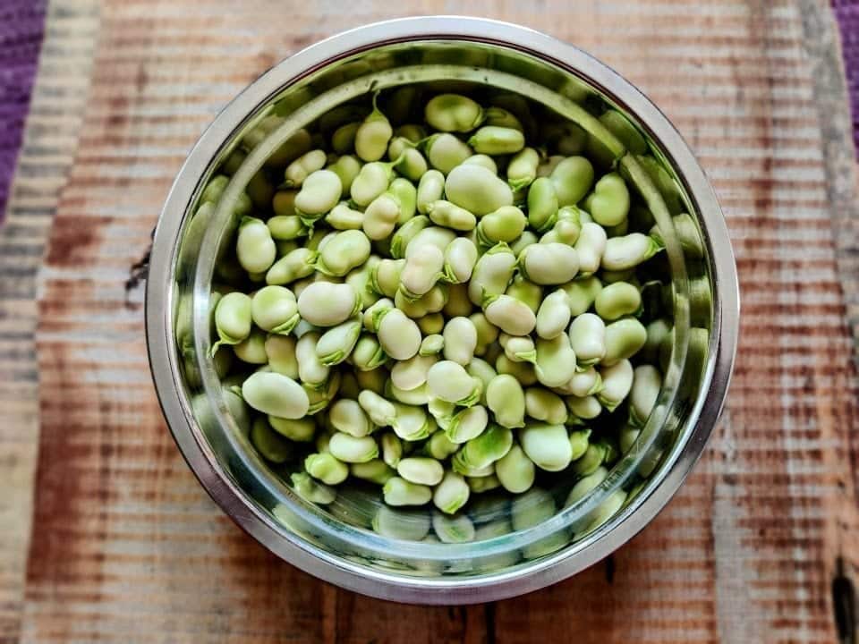 מחבת אביב של פול ירוק שקדים ירוקים וארטישוק