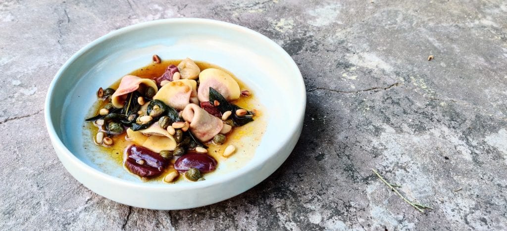 צלף פסטה ברוטב שמן זית מרווה צלפים