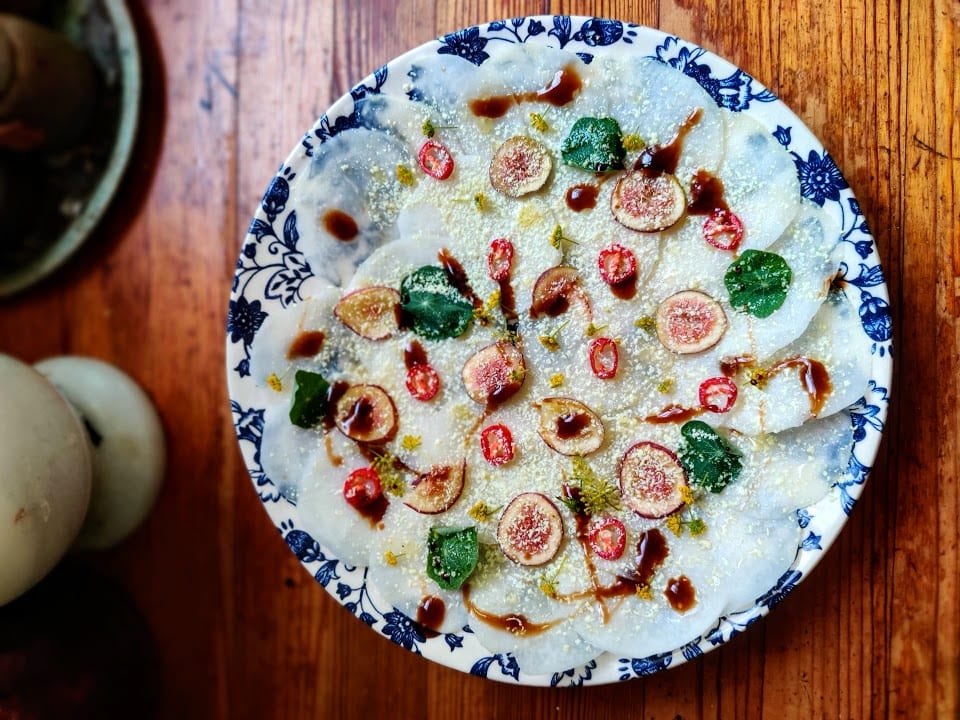 קרפצ'יו קולורבי תאנים