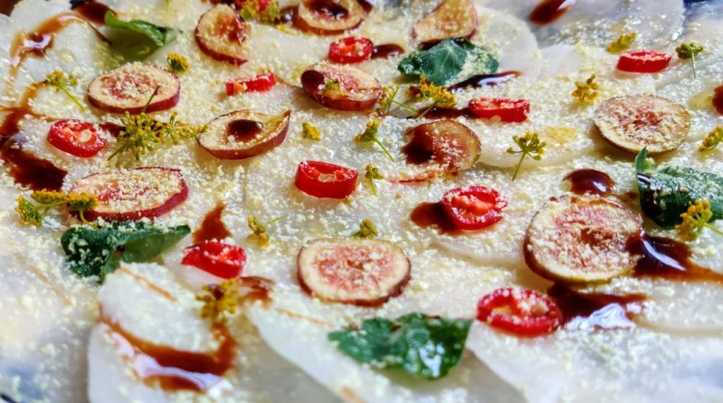 קרפצ'יו קולורבי תאנים