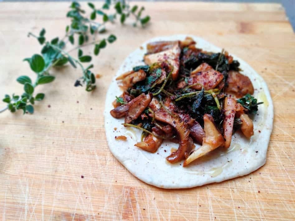 מאפה פטריות חוביזה וסומאק