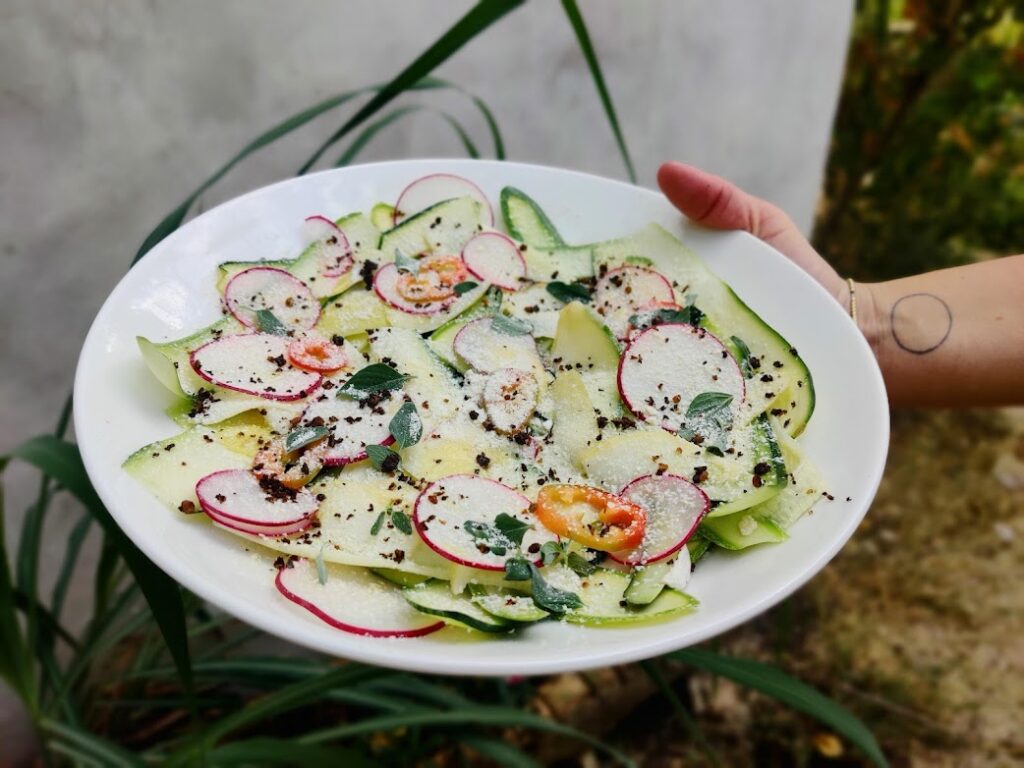 סלט סתיו זוקיני גויאבה פירות אלה